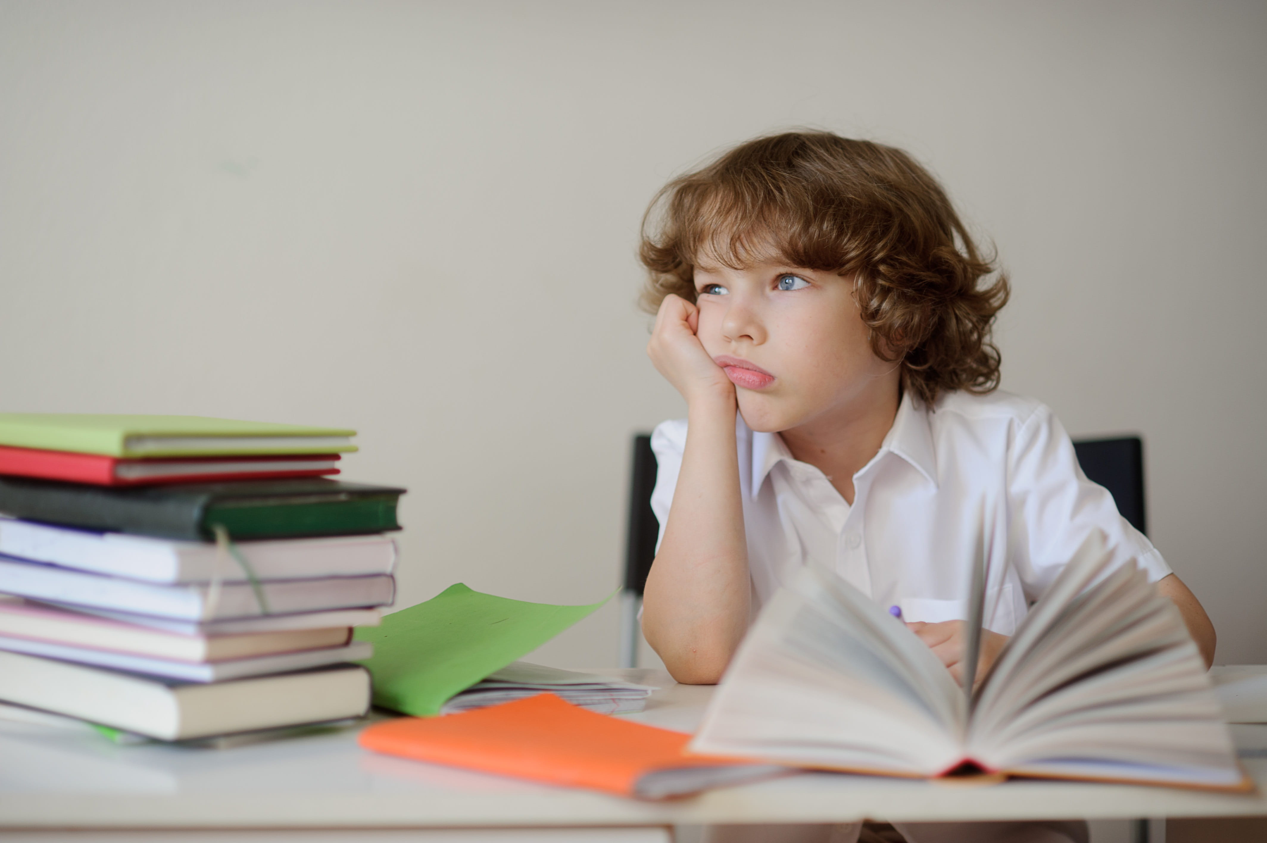 He is learning. Школьные трудности. Дети с дислексией. Сложности с ребенком. Трудности детей.